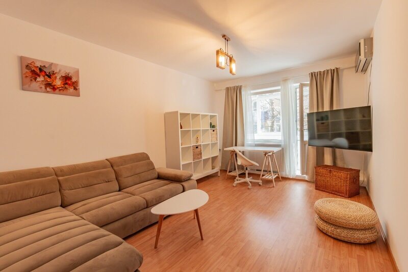 Berceni, Piata Sudului, apartament cu 3 camere de inchiriat.