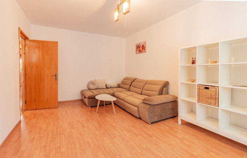 Berceni, Piata Sudului, apartament cu 3 camere de inchiriat.